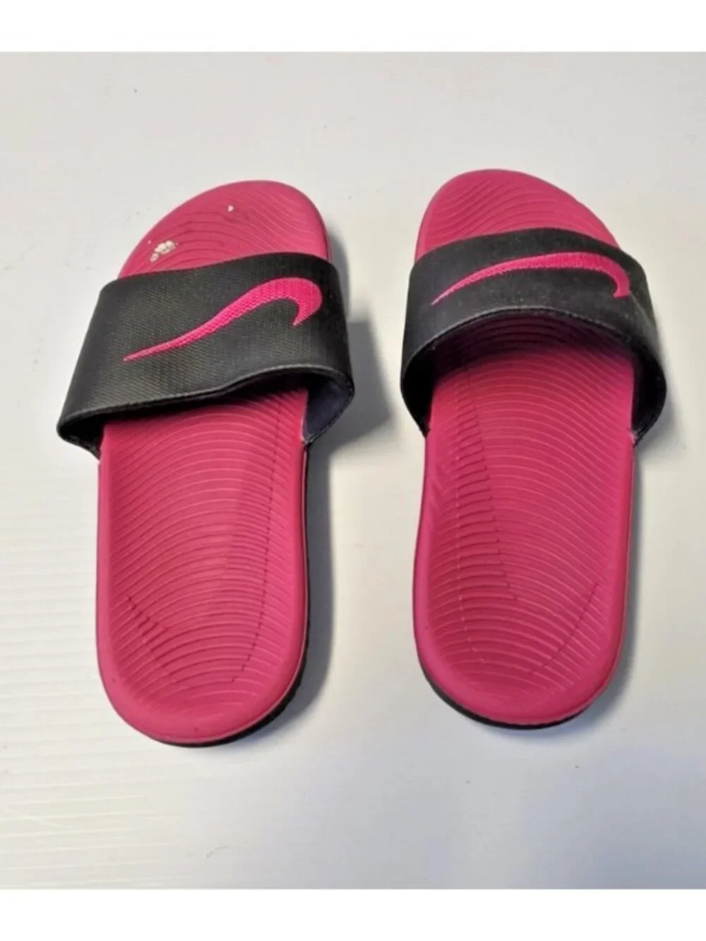 Kids Youth Nike Kawa Slides Size 6Y Black & Pink